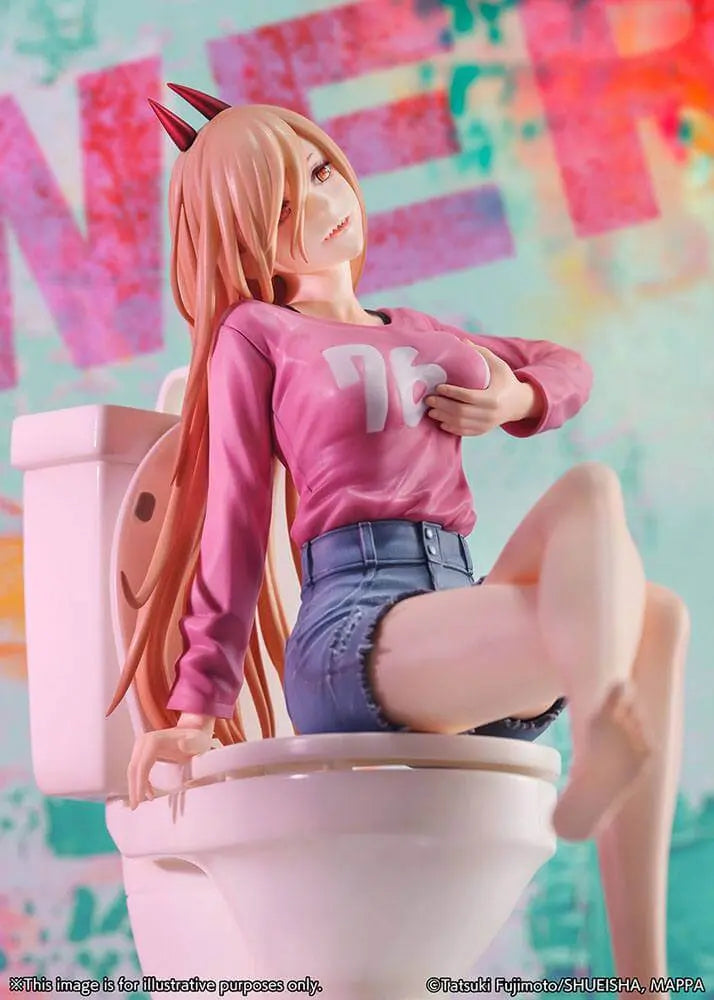 Power-Figurine aus Chainsaw Man, 1/7 Maßstab, 18 cm, zeigt eine dynamische Pose und detaillierte Merkmale auf einer Toilette.